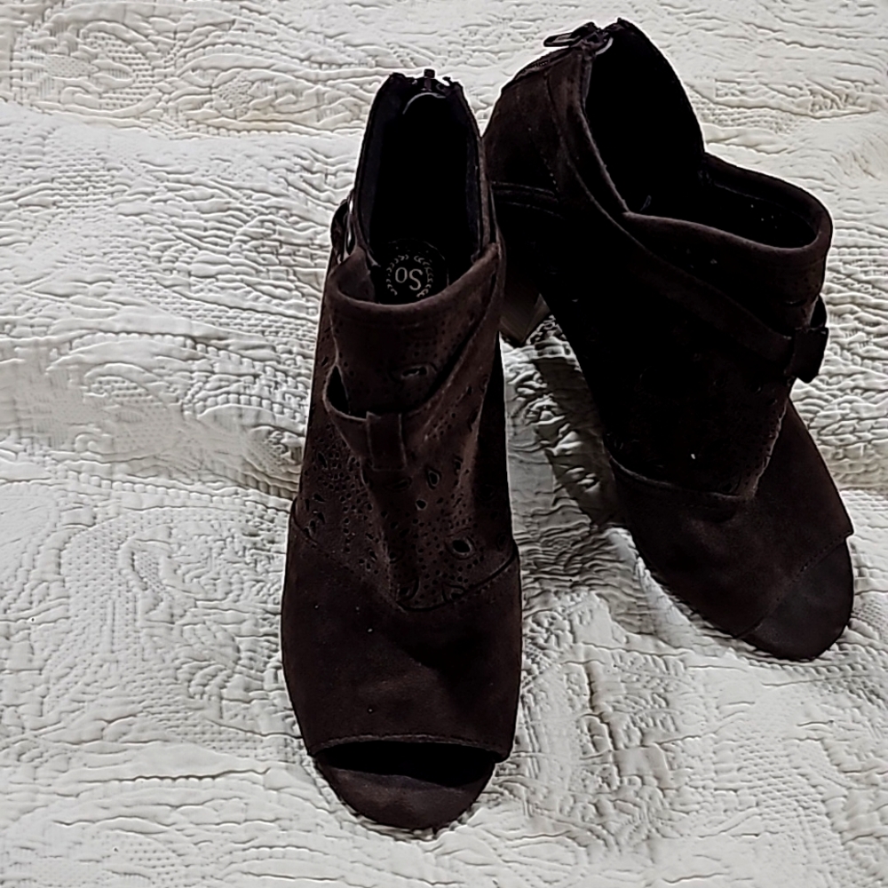 So open toe brown  suede heeled shoe 7.5 M with  cutouts